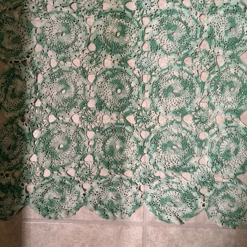 VTG Crocheted Green and White Rectangle Dust cover or Chair cover.